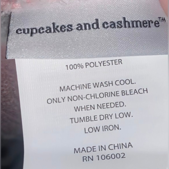 NEW Oversized cupcakes and cashmere pink snowman blanket/throw - Picture 3 of 5